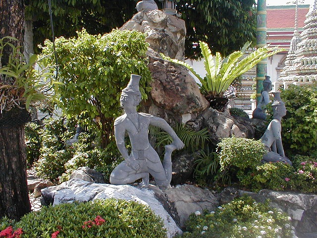 タイマッサージとヨガのポーズ